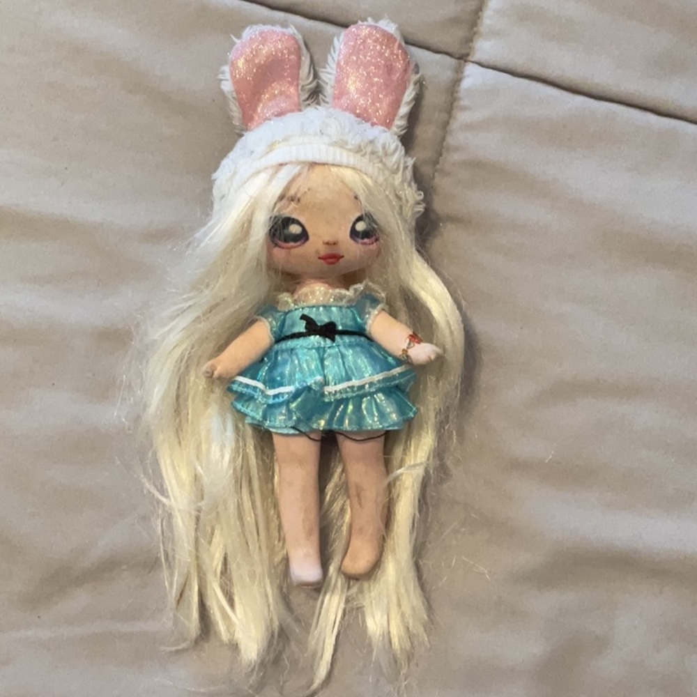 Alice Hops Na! Na! Na! Surprise Doll